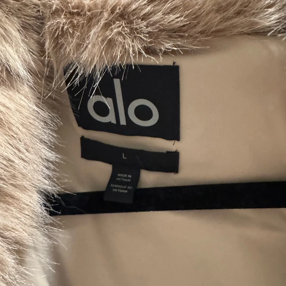 ALO Opulent Faux Fur Cropped Jacket - Picture 11 of 14
